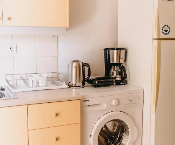 House, Nirvana Ii, Pátra